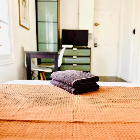 Cosy Place Entre L'arc De Triomphe Et Les Champs-elysees Homestay *